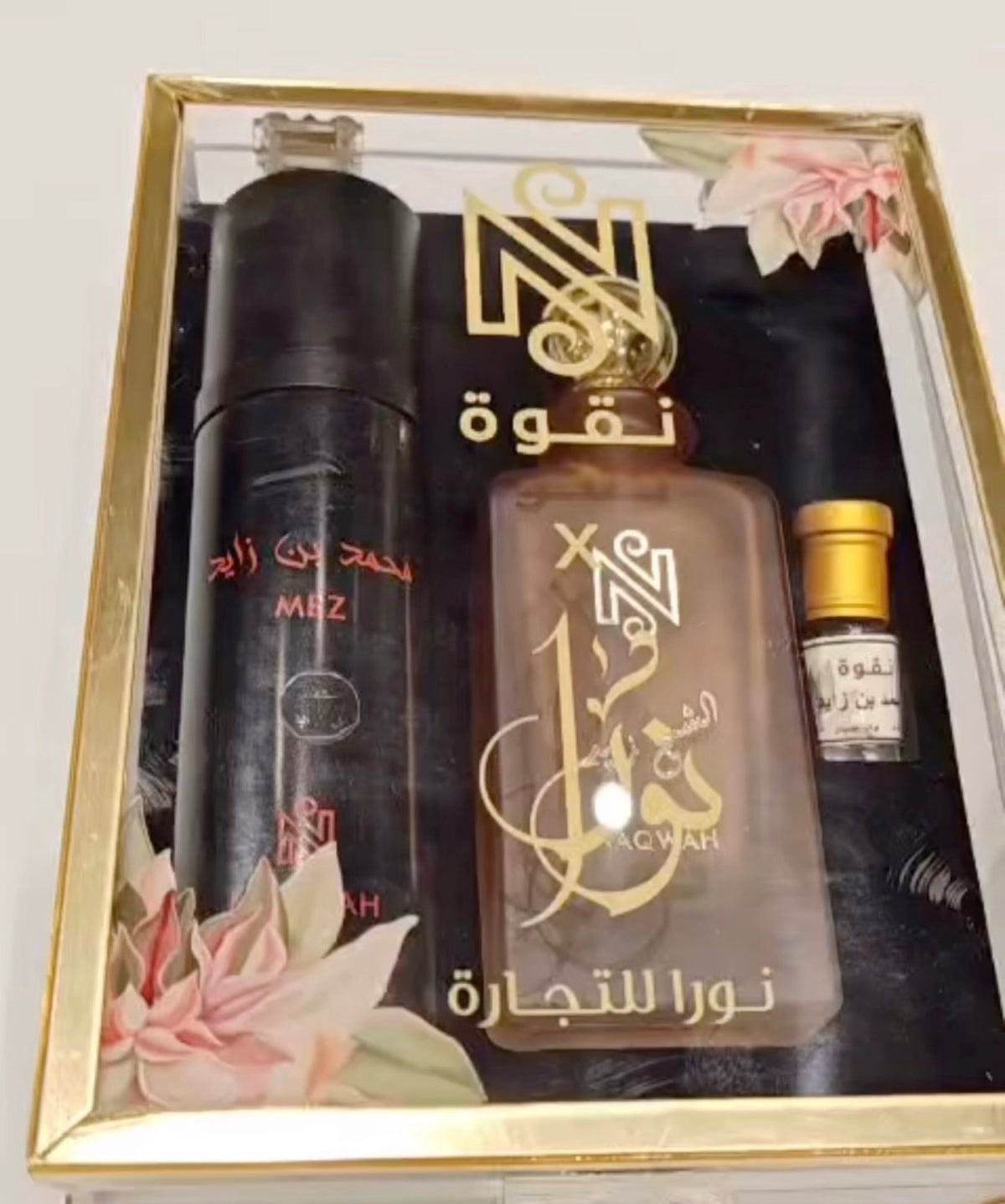 طقم الهدايا مكون من عطر و مرش و عطر زيتي